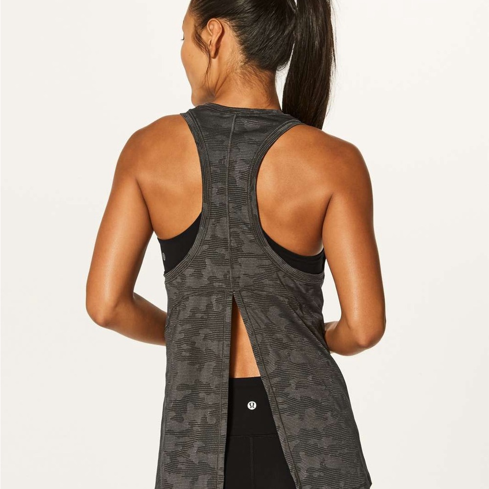 Lululemon miles ahead tank deep camo size 4 estimated EUC